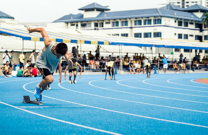 track sprint runners