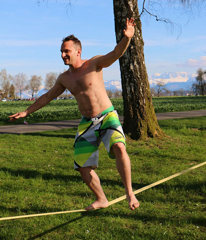 slackliner balancing